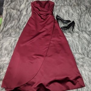 DAVID’S BRIDAL Strapless Prom Dress